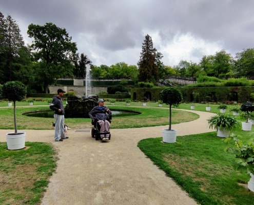 Residenz Hofgarten mit Brunnen